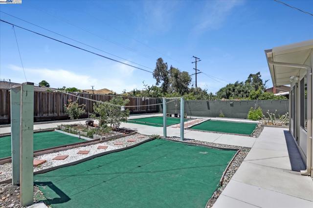 7942 Vomac Rd, Dublin CA: https://media.crmls.org/mediaz/08dac986-43d2-4dbd-af69-5d6c23b0f2e7.jpg