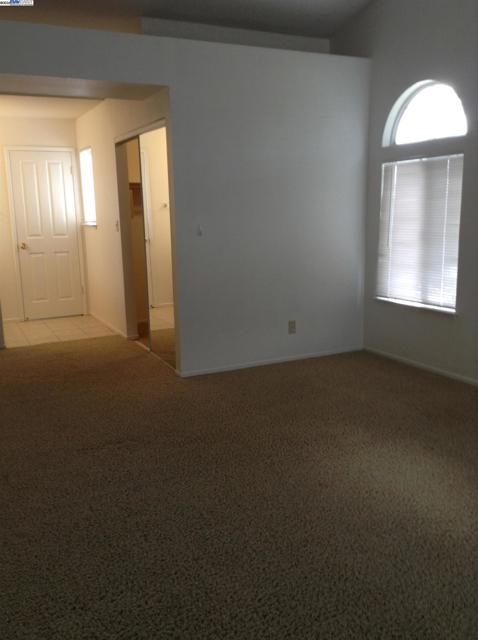 149 Pelican Loop, Pittsburg CA: https://media.crmls.org/mediaz/08db0942-9d23-495f-a038-7f347b743de6.jpg