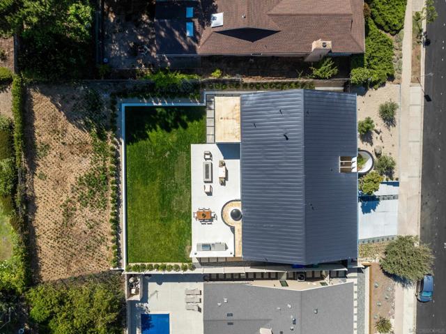 5826 Soledad Mountain Rd, La Jolla CA: https://media.crmls.org/mediaz/08db14fa-f5c6-4e46-b1f4-abb89b646f7e.jpg
