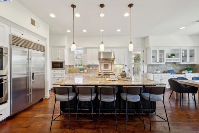 2307 Vineyard Heights Ln, Pleasanton CA: https://media.crmls.org/mediaz/08db3513-8845-499b-9993-f8f76e0af7de.jpg