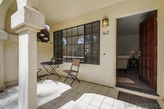 4175 Porte de Merano, San Diego CA: https://media.crmls.org/mediaz/08dbf866-f58f-4065-8153-f56c57479c53.jpg