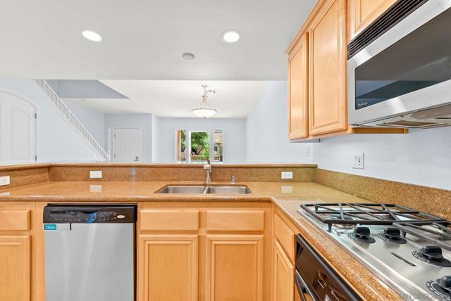 301 W G St, San Diego CA: https://media.crmls.org/mediaz/08dc2d08-00a9-46ef-93ad-d9570d9158d9.jpg