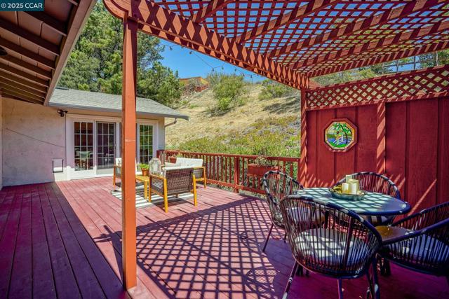 6324 Bonita Ct, Richmond CA: https://media.crmls.org/mediaz/08dc4312-4215-4208-8fdc-7ad8db8bb0bf.jpg