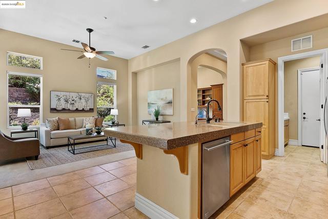 1101 Lafite Ct, Brentwood CA: https://media.crmls.org/mediaz/08dd0370-ab1c-4a1e-8a4b-a5af22d6fdae.jpg