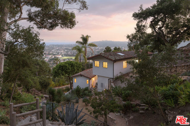 15 Loma Media Road, Santa Barbara CA: https://media.crmls.org/mediaz/08dd14dd-147c-4dac-aa54-93214bf46a4d.jpg