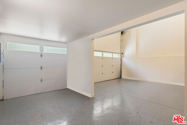 22960 Cass Avenue, Woodland Hills CA: https://media.crmls.org/mediaz/08dd1564-7180-45cd-b6c0-2dc224785fcc.jpg