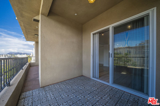 970 S St Andrews Place, Los Angeles CA: https://media.crmls.org/mediaz/08dd4890-d5c9-4ce7-bfb7-63a4865fbaef.jpg