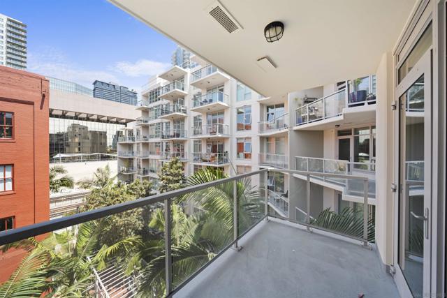 1431 Pacific Hwy, San Diego CA: https://media.crmls.org/mediaz/08dd6f2c-e563-44d8-bb80-772d7db9f861.jpg