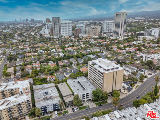 1357 1361 S Beverly Glen Boulevard, Los Angeles CA: https://media.crmls.org/mediaz/08de829b-821b-45ba-981c-62002af4a665.jpg