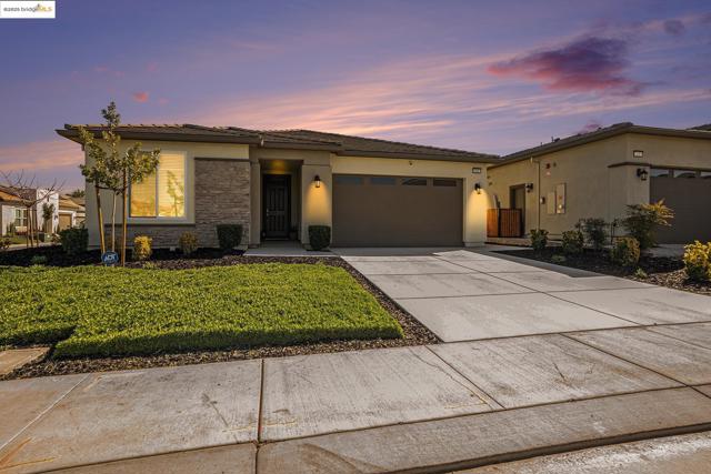 102 Coral St, Brentwood CA: https://media.crmls.org/mediaz/08dee57a-3dd1-411e-9e74-54b39ebdb36d.jpg