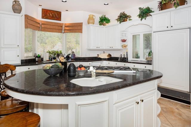 13645 Paseo De La Huerta, Poway CA: https://media.crmls.org/mediaz/08df00f6-88d6-401c-bdc5-709638a5a921.jpg