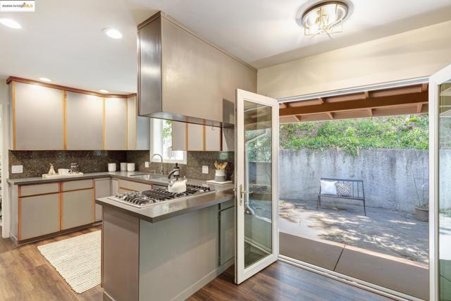3 Mountain View Pl, Lafayette CA: https://media.crmls.org/mediaz/08dfa02f-41db-4eb3-9f9d-e6b111b7d557.jpg