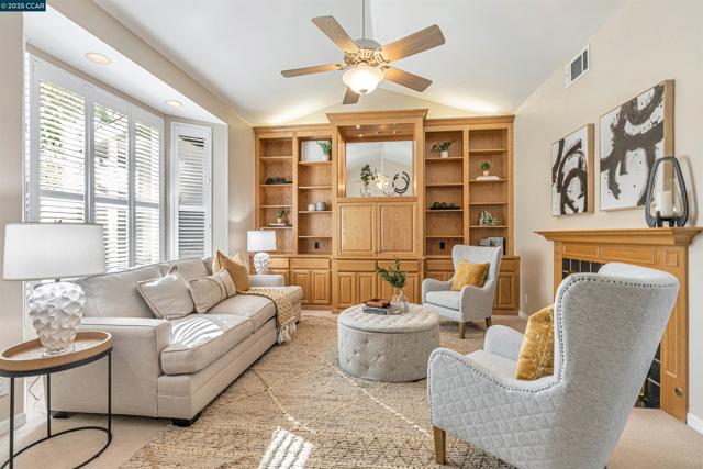 812 Royal Ann Ln, Concord CA: https://media.crmls.org/mediaz/08dfde2e-283f-4770-931f-f46743660686.jpg