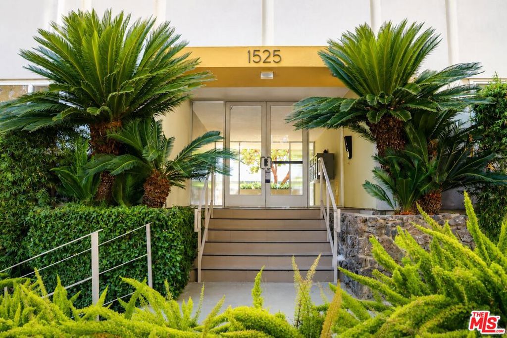 1525 N Hayworth Avenue Unit 107