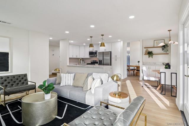 664 Crescent Dr, Chula Vista CA: https://media.crmls.org/mediaz/08e0764d-7c12-417a-b848-58f24a1d0cd7.jpg