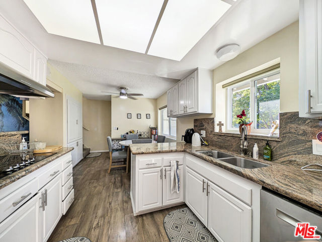 3308 Sparr Boulevard, Glendale CA: https://media.crmls.org/mediaz/08e18e87-06a0-4d44-8740-3bac5d6be779.jpg