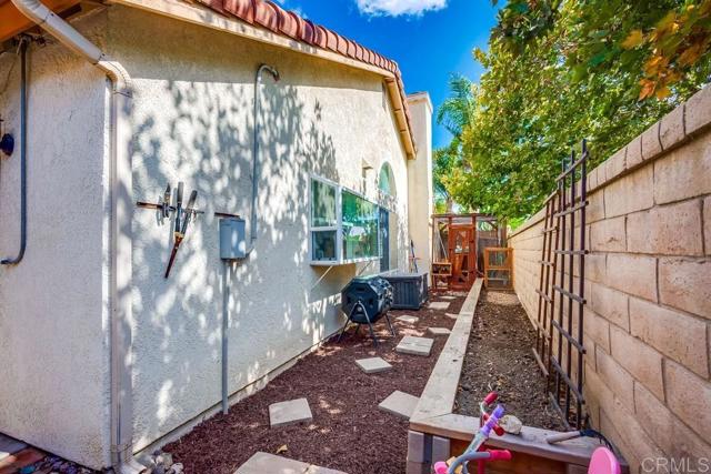 39685 ALMANSA, Murrieta CA: https://media.crmls.org/mediaz/08e20616-73b9-4c42-9b05-1403653f8072.jpg