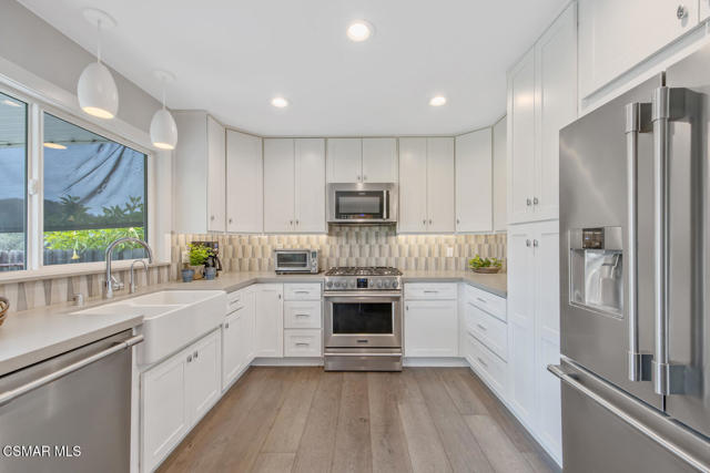464 W Avenida De Las Flores, Thousand Oaks CA: https://media.crmls.org/mediaz/08e21d44-1878-4abc-b493-612cfc7c0f49.jpg
