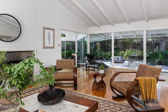 1199 Arden Road, Pasadena CA: https://media.crmls.org/mediaz/08e2232a-d393-4725-9e65-082f50bb0c44.jpg