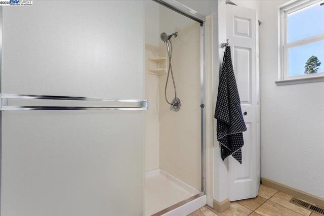 357 Melven Ct, San Leandro CA: https://media.crmls.org/mediaz/08e2708e-d9ed-4d01-90b4-9b18ae243dbe.jpg