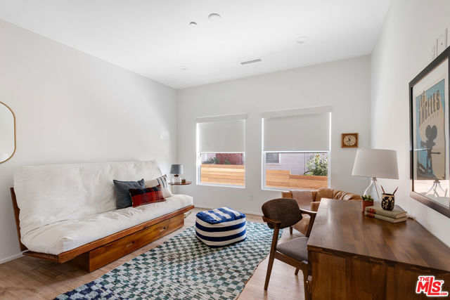 841 N La Fayette Park Place, Los Angeles CA: https://media.crmls.org/mediaz/08e27fbe-da19-4680-8c15-968bf98aa07c.jpg