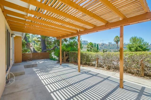 6032 Adobe Falls Rd, San Diego CA: https://media.crmls.org/mediaz/08e28b4e-040a-4ca4-8e6a-ca51349be4ee.jpg