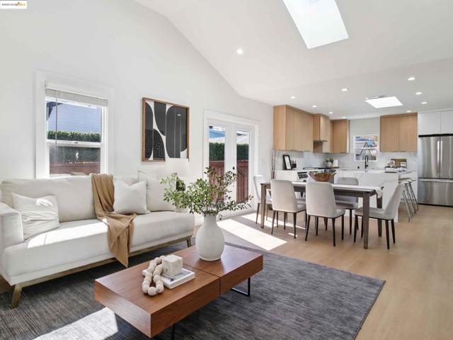 1612 Carleton St, Berkeley CA: https://media.crmls.org/mediaz/08e409fd-98b5-4507-99ae-b1bf9d85fc04.jpg
