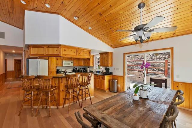 42369 Eagle Ridge Drive, Big Bear CA: https://media.crmls.org/mediaz/08e41c5e-f0ab-4be5-ac07-d6b9dce03688.jpg