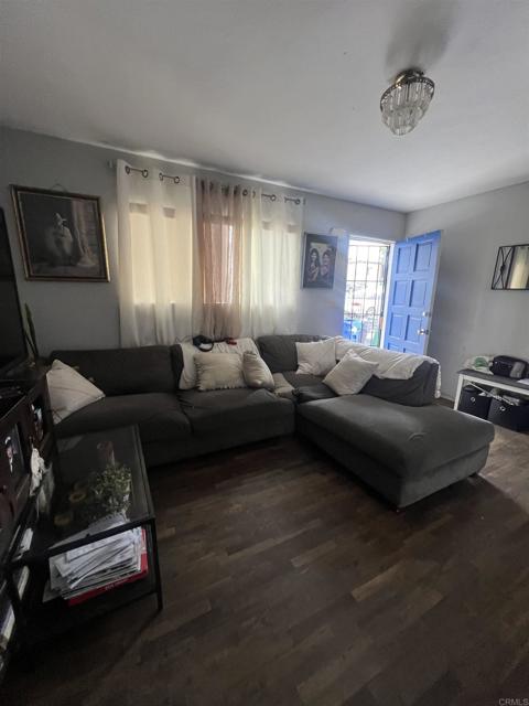 539 45 S 36th Street, San Diego CA: https://media.crmls.org/mediaz/08e4f768-5203-4b37-8642-2d21b76981a5.jpg