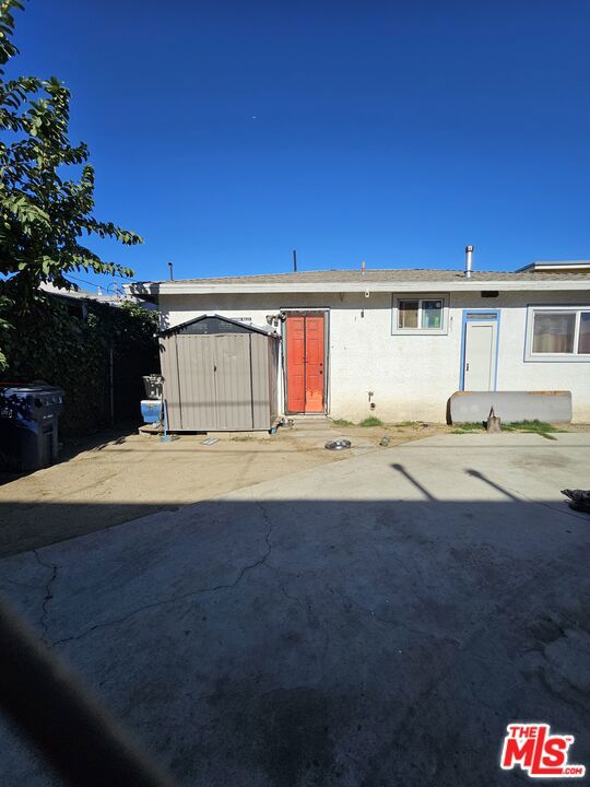 1158 E 77th Street, Los Angeles CA: https://media.crmls.org/mediaz/08e51b50-7dc1-4b7e-8347-8f4936e61b40.jpg