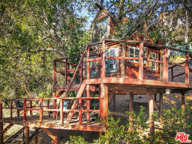 5252 Vanalden Avenue, Tarzana CA: https://media.crmls.org/mediaz/08e559e3-07fa-4d46-b408-9257768a843f.jpg
