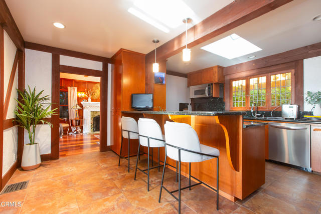 3880 Clayton W Avenue, Los Angeles CA: https://media.crmls.org/mediaz/08e562ff-e1f9-4b17-99a5-1f0a6562eb39.jpg