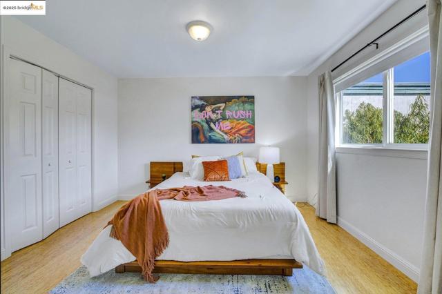 2327 10Th St, Berkeley CA: https://media.crmls.org/mediaz/08e5ec78-b312-47ef-bb9a-2e332c4d195c.jpg