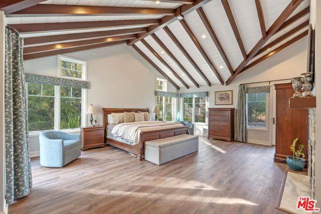 24901 Jim Bridger Road, Hidden Hills CA: https://media.crmls.org/mediaz/08e60363-3e22-4667-9414-17ef718c4804.jpg