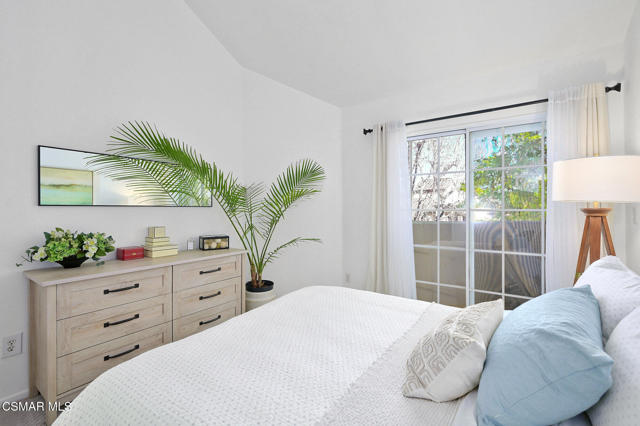 24145 Del Monte Drive, Valencia CA: https://media.crmls.org/mediaz/08e63046-6bcb-4e0b-938e-599d9ac7a244.jpg