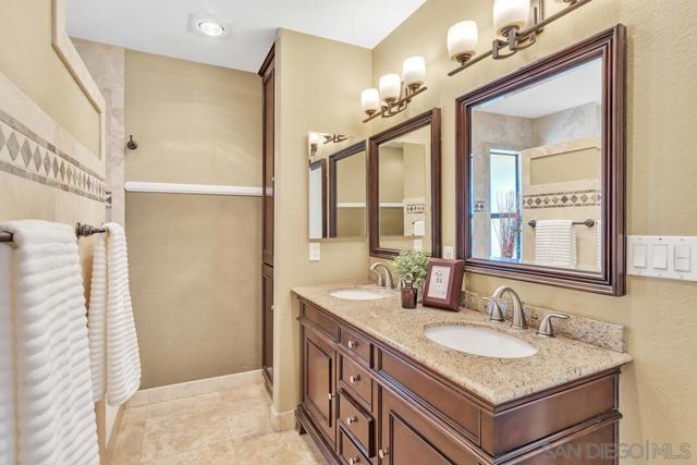 3176 Via Viejas, Alpine CA: https://media.crmls.org/mediaz/08e65fed-f97b-4389-a70c-4256f3a8b3bb.jpg