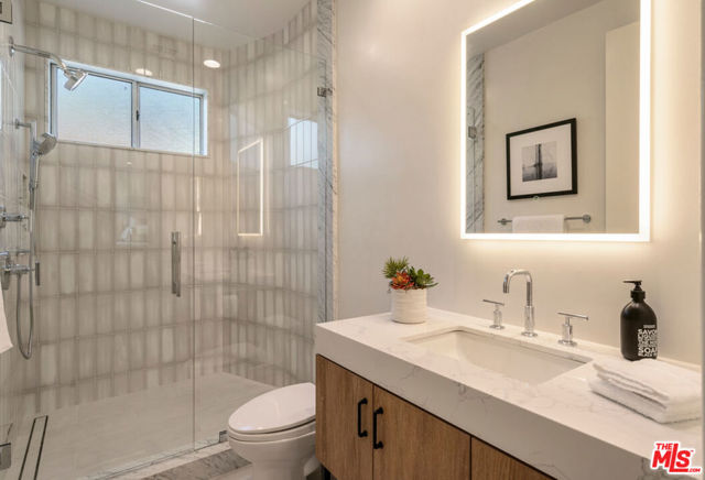 7209 Sunnydip Trail, Los Angeles CA: https://media.crmls.org/mediaz/08e67e12-7c24-4354-9fae-659af4e24393.jpg