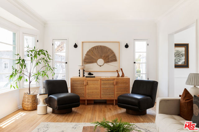 519 1/2 Rose Avenue, Venice CA: https://media.crmls.org/mediaz/08e6ed4b-ba84-4de5-8faf-7d17b43a5a98.jpg