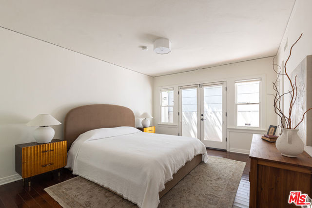 8009 Clinton Street, Los Angeles CA: https://media.crmls.org/mediaz/08e6ffa2-54c3-418d-962b-717c0deb4791.jpg