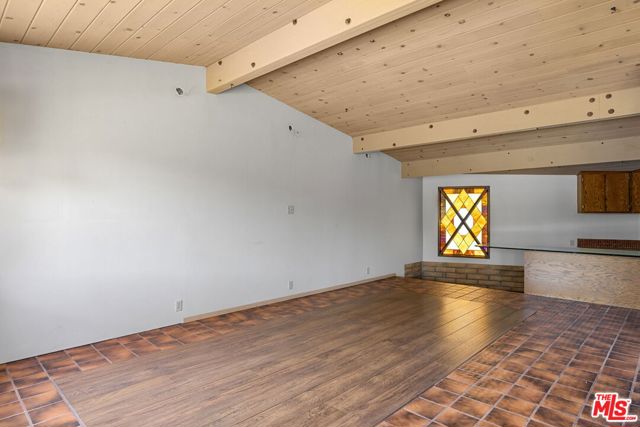 8400 Encino Avenue, Northridge CA: https://media.crmls.org/mediaz/08e762ee-60c0-4835-9ffd-fa7b470414cd.jpg