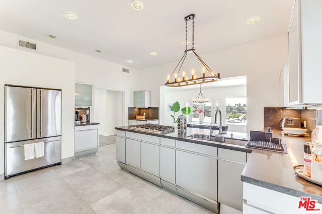 1410 Stradella Road, Los Angeles CA: https://media.crmls.org/mediaz/08e7d002-c710-46b0-9c44-5230e2590089.jpg