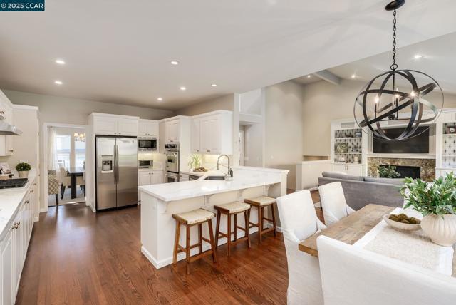 108 Shadewell Dr, Danville CA: https://media.crmls.org/mediaz/08e7d0f8-77b4-449a-b558-2be6474e0548.jpg