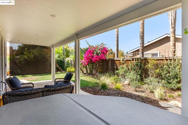 917 Sawyer Way, Brentwood CA: https://media.crmls.org/mediaz/08e7d787-8dce-4862-9f92-c78780ef012d.jpg