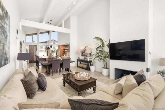 Image 13 of 33 For 119 Via Coronado