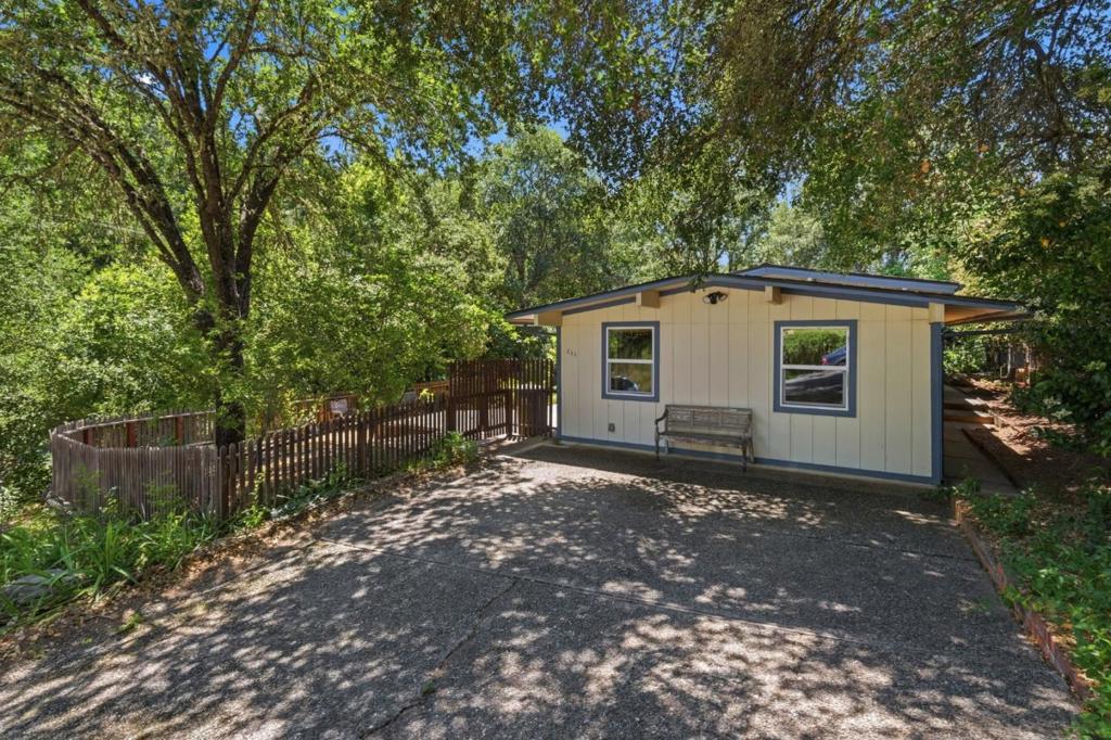 https://media.crmls.org/mediaz/08e8862f-df32-42d1-b42f-fb7fd5202cd0.jpg?preset=X-Large