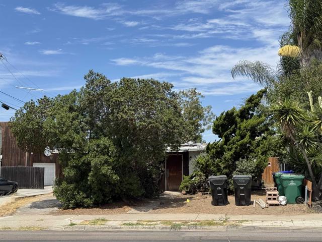 4356 Milton St, San Diego CA: https://media.crmls.org/mediaz/08e987d0-d16f-4f36-a69c-a91bafb4a7a0.jpg