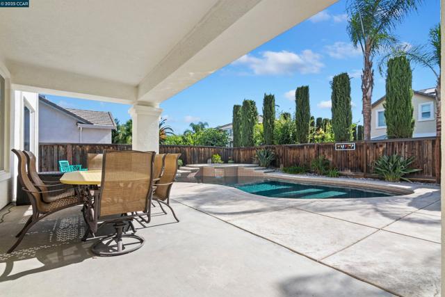 1840 Tanglewood Ln, Brentwood CA: https://media.crmls.org/mediaz/08e9f6b0-aefe-4012-a12b-cf81aaaa9b98.jpg