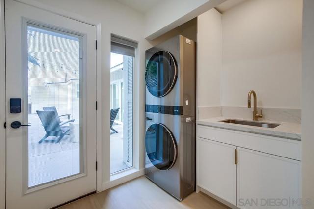 8457 Paseo Del Ocaso, La Jolla CA: https://media.crmls.org/mediaz/08ea4756-e5f2-4d8d-985f-9e8967ea3828.jpg