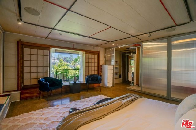 2528 Dearborn Drive, Los Angeles CA: https://media.crmls.org/mediaz/08ea73af-ce52-4625-9267-c66cc8949e0c.jpg