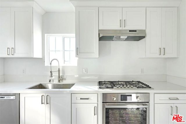 3365 Hamilton Way, Los Angeles CA: https://media.crmls.org/mediaz/08eac3e2-62fa-4ff7-b722-879dad3208f8.jpg